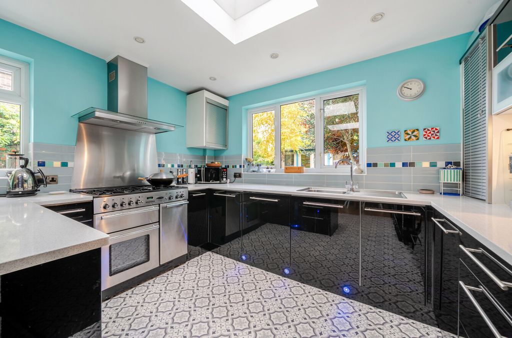 Property photo 3 of 20 1364080-5-68F8A0c...