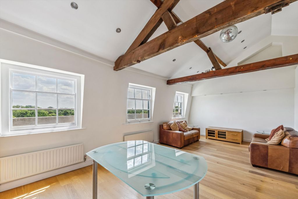 Property photo 2 of 14 Image