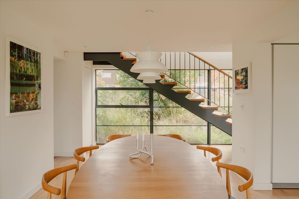 Property photo 3 of 26 Image