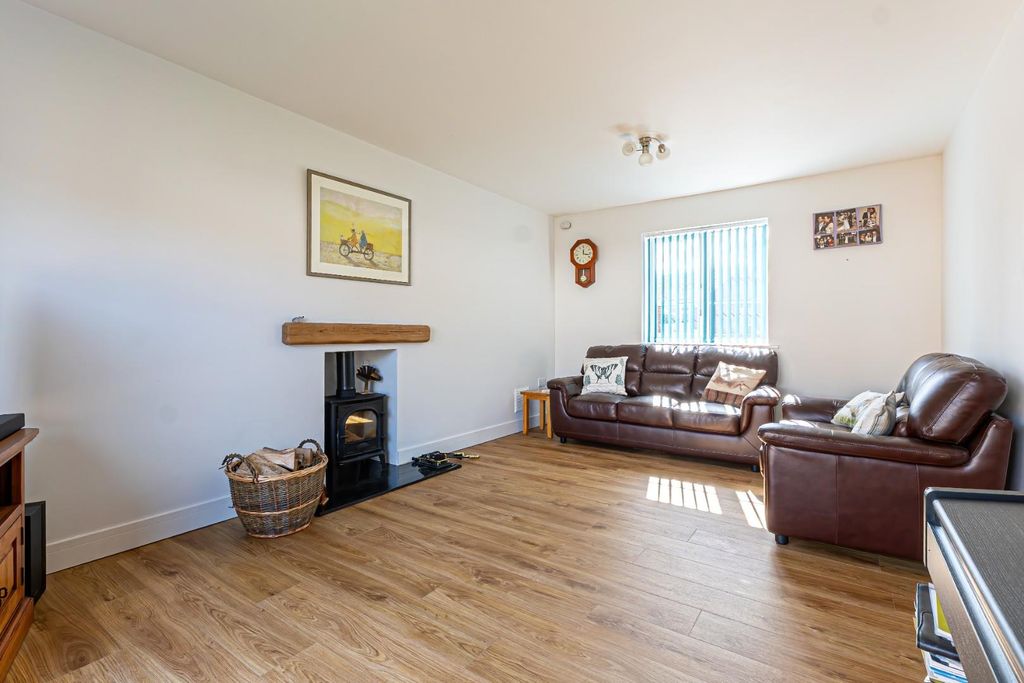 Property photo 3 of 23