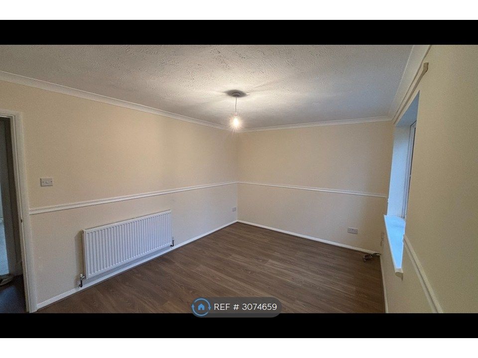 Property photo 3 of 10 Living Room