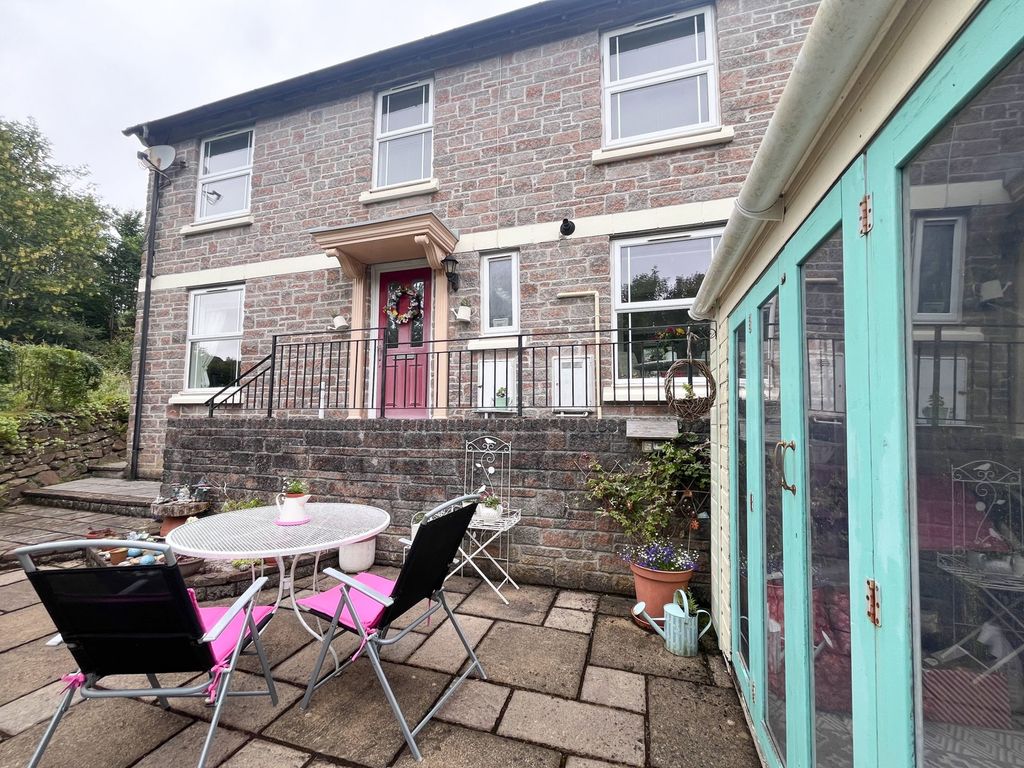 Property photo 2 of 27