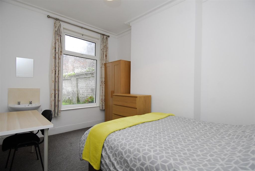 Property photo 2 of 5 14Abingdonrdr1002.Jpg