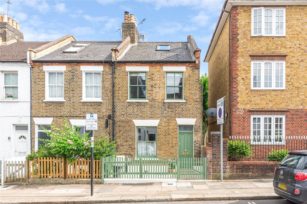 Property photo 1 of 12 Frogmore