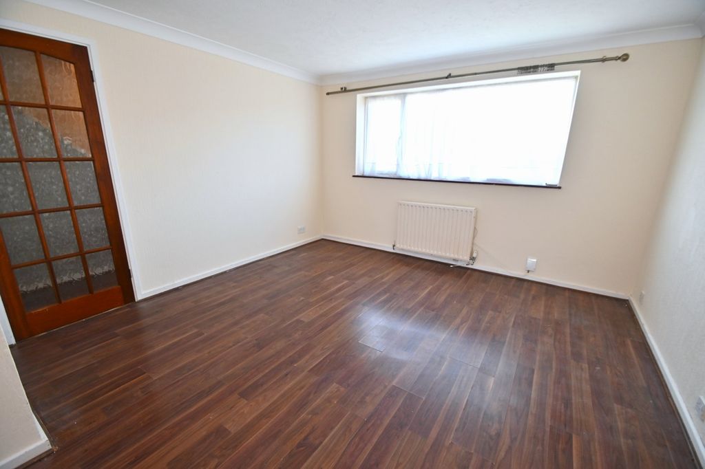Property photo 3 of 10 Living Room