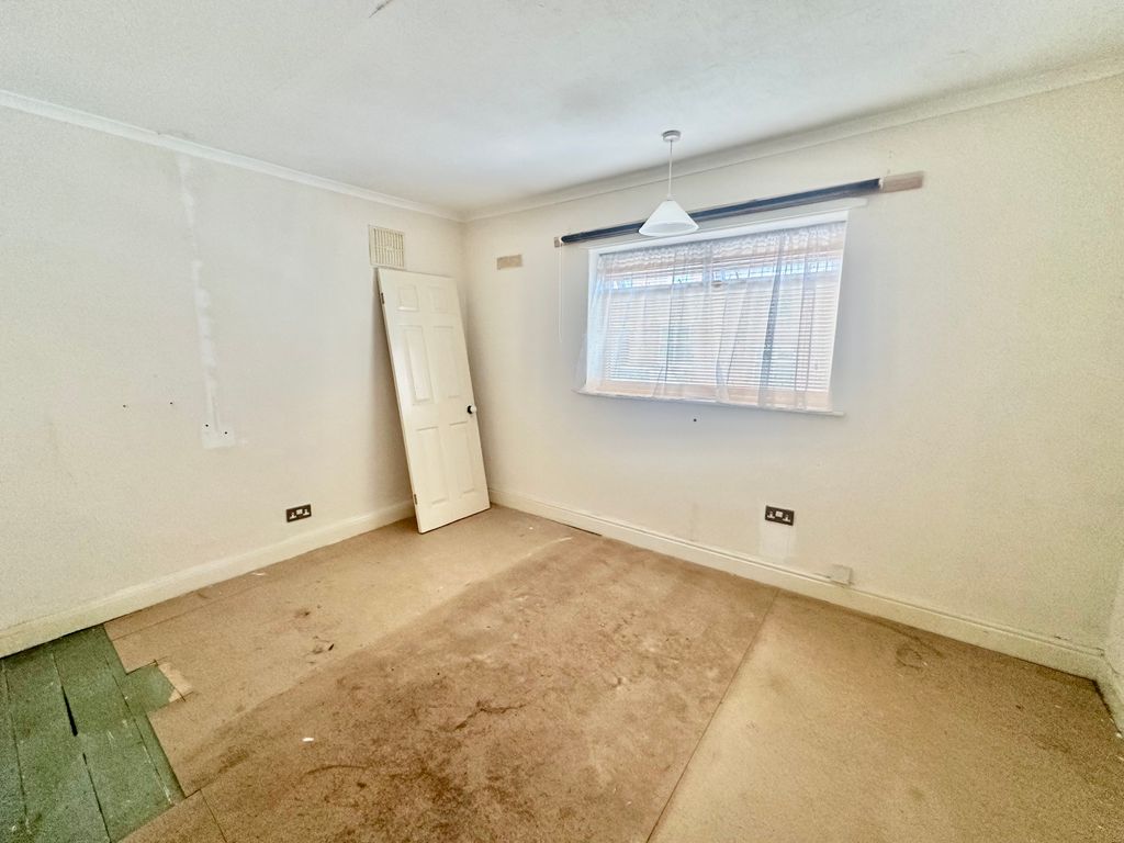 Property photo 3 of 6 Img_8089