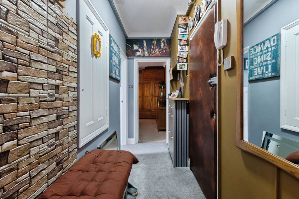 Property photo 3 of 17 Pbox-Img.Jpg