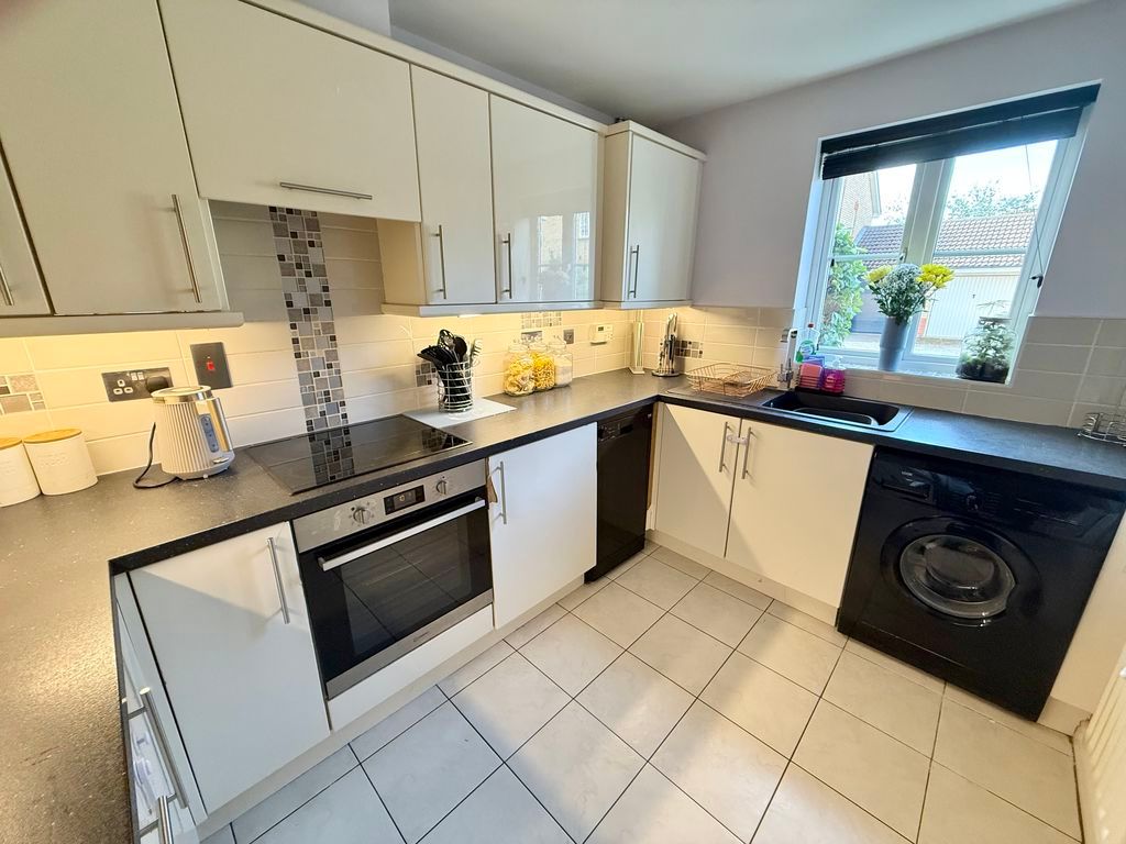 Property photo 3 of 15 Kitchen
