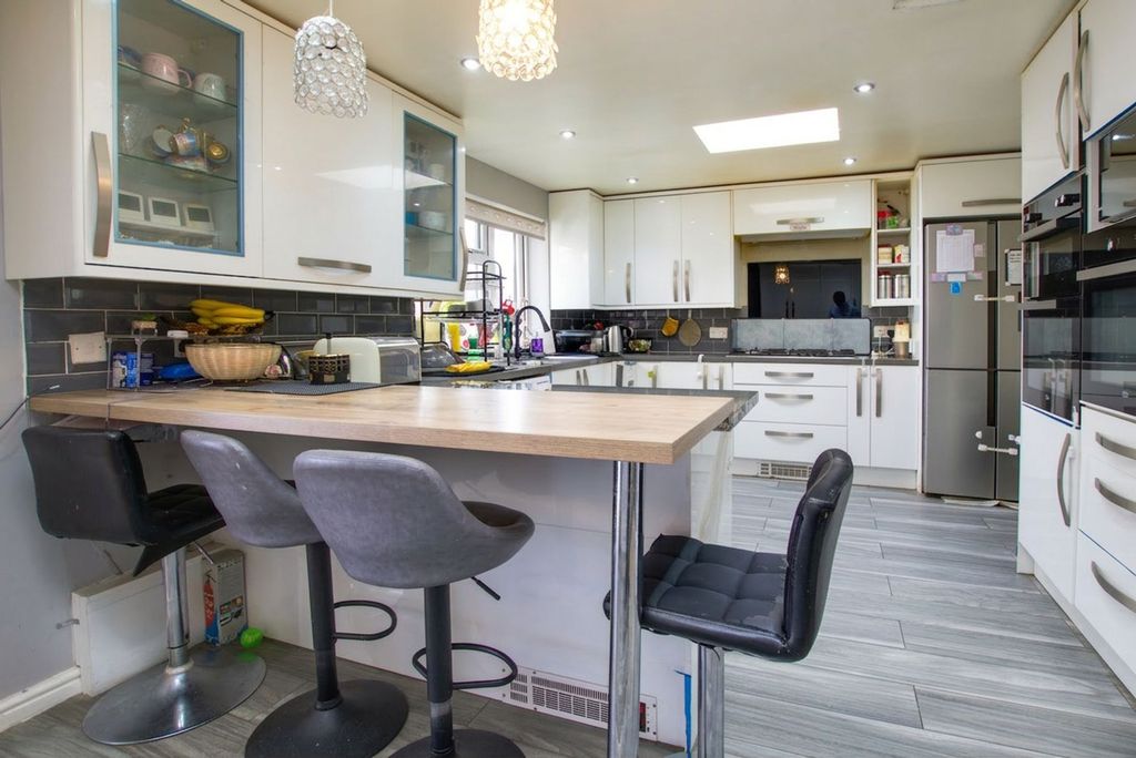 Property photo 2 of 29