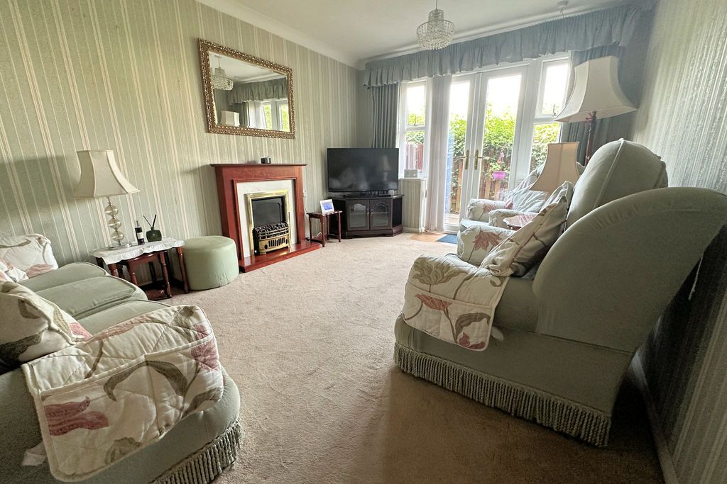 Property photo 2 of 12 Lounge