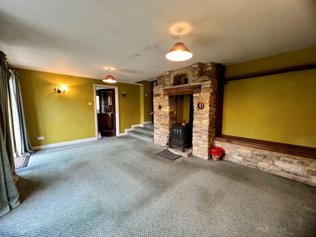 Property photo 2 of 32