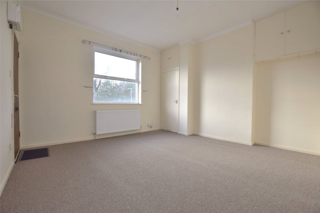 Property photo 2 of 9 Bedroom/Living Area