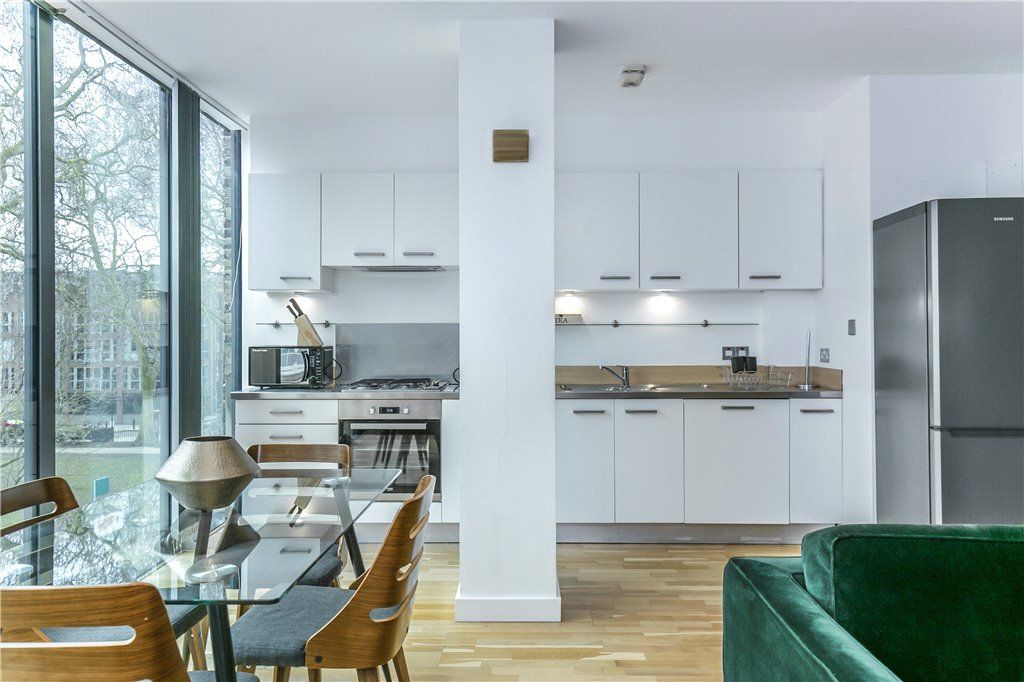 Property photo 3 of 18 Kitchen