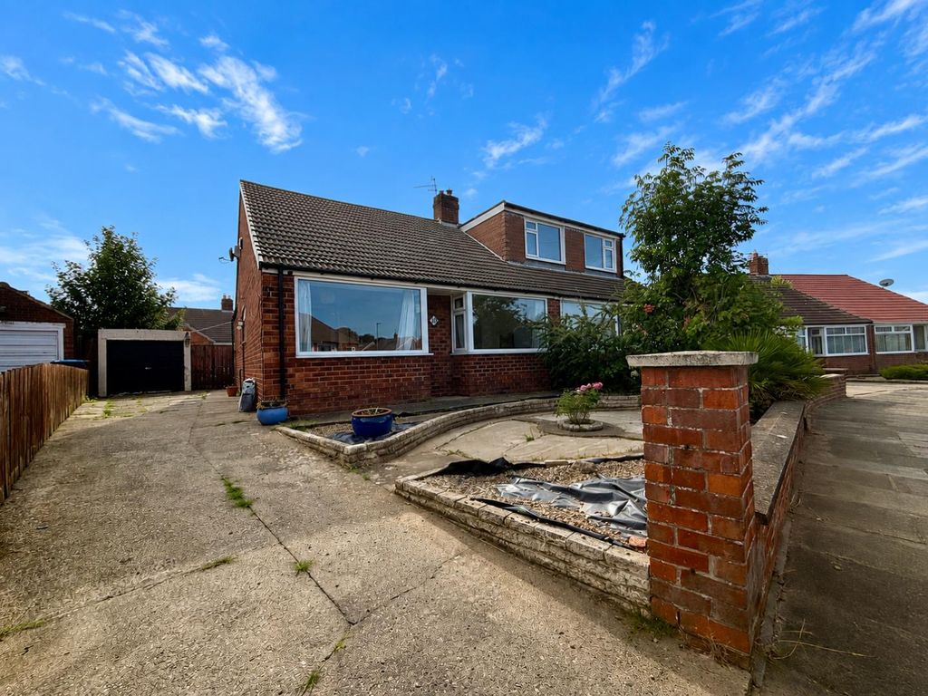Property photo 1 of 8 External