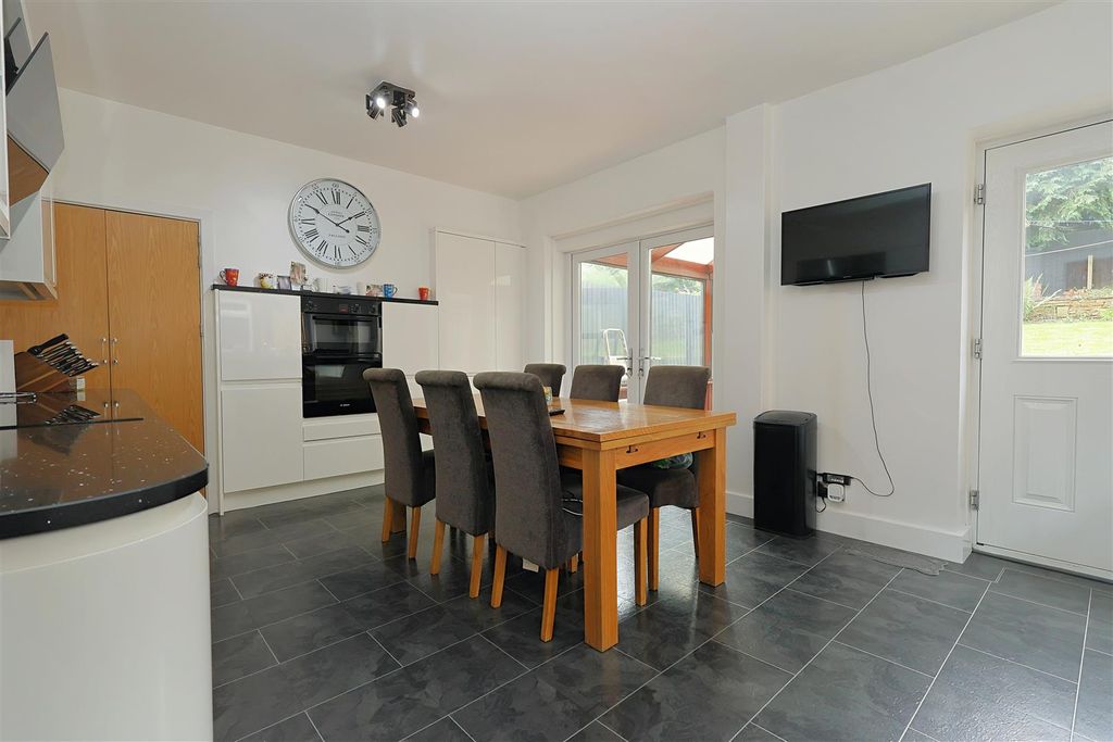 Property photo 2 of 17 Dining Kitchen