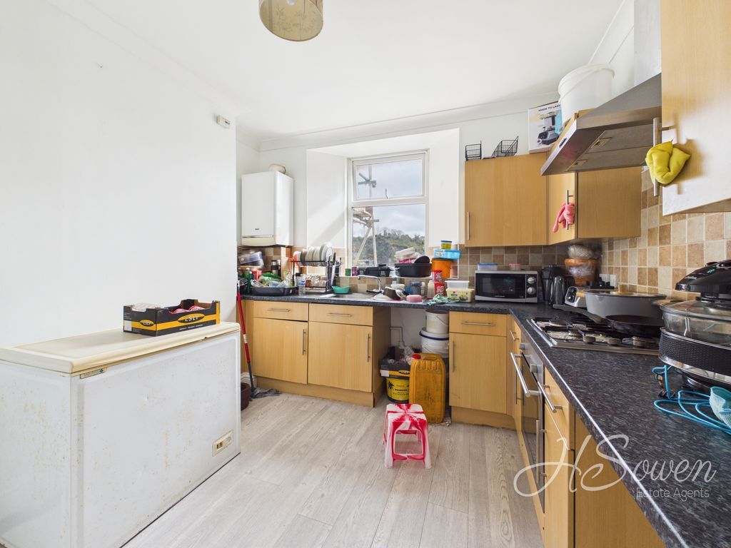 Property photo 3 of 8 Photo 6