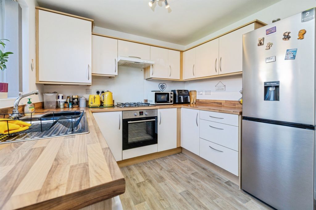 Property photo 2 of 18 Kitchen / Diner
