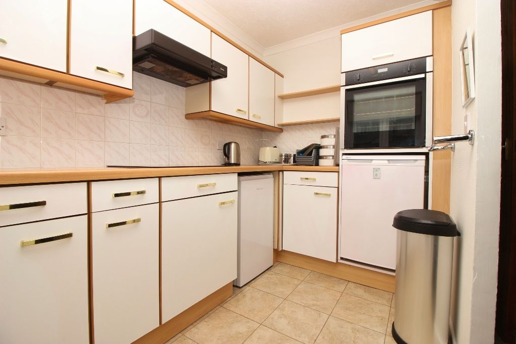 Property photo 3 of 12 Kitchen