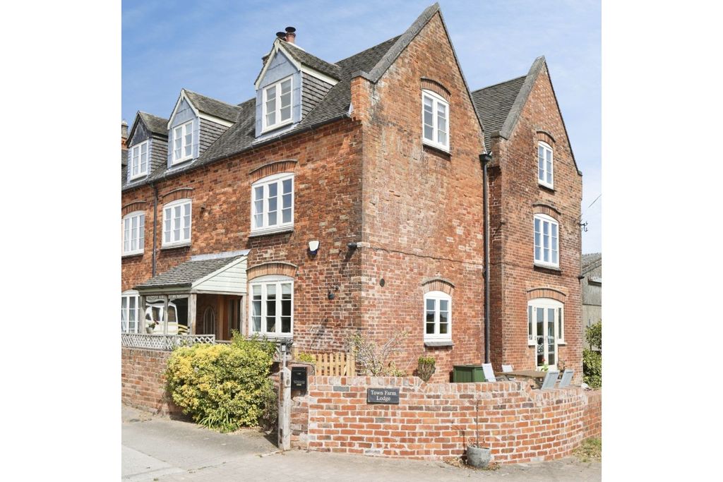 Property photo 2 of 56