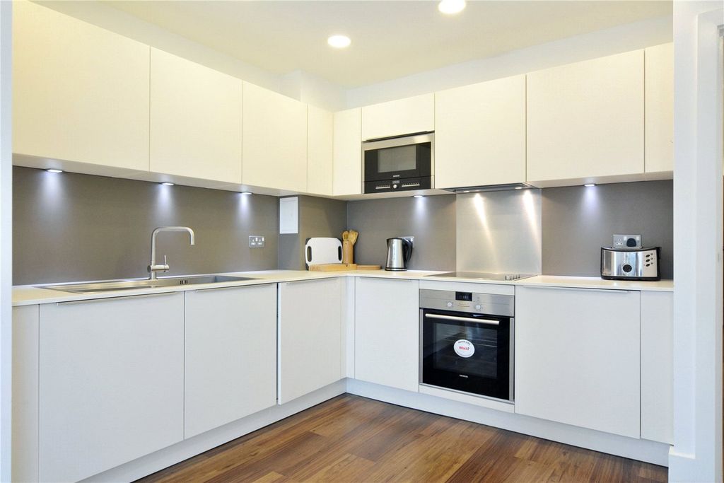 Property photo 3 of 8 Kitchen