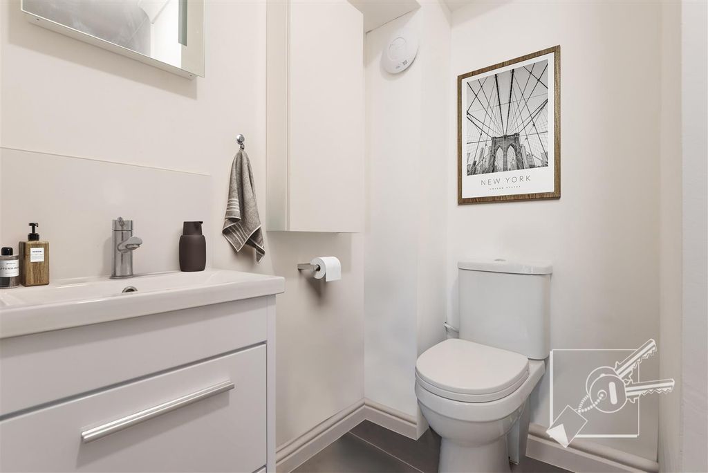 Property photo 3 of 10 En-Suite