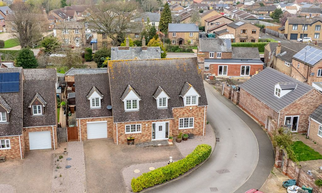 Property photo 2 of 37