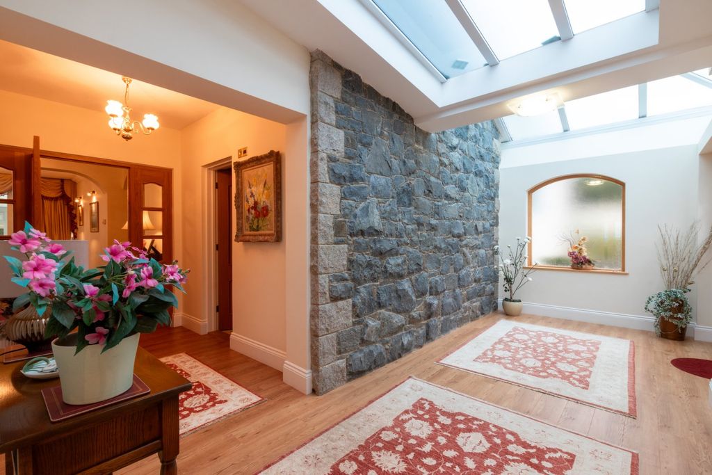 Property photo 2 of 44 Picture No. 33
