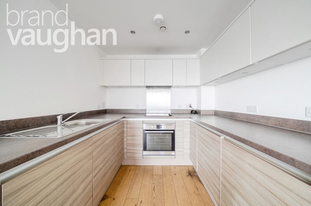 Property photo 3 of 10 c8Fa37d5-4F0B-432...