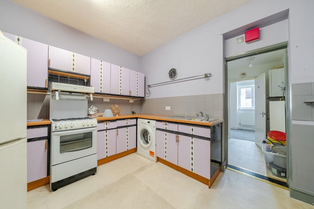 Property photo 3 of 15 1452714-8-69Ef9B9F726A5.Jpg