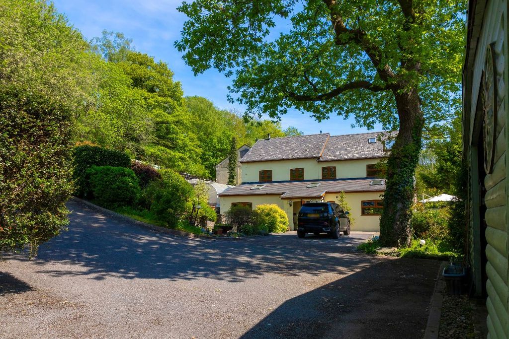 Property photo 1 of 85