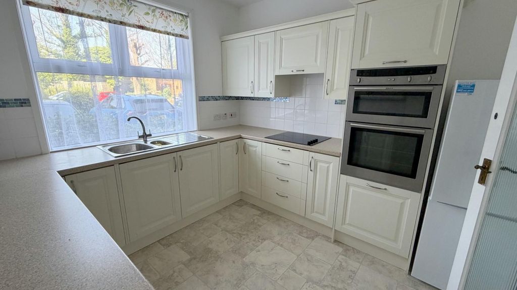 Additional image 5 of 3 bed flat for saleSt. Johns Road, Meads, Eastbourne BN20