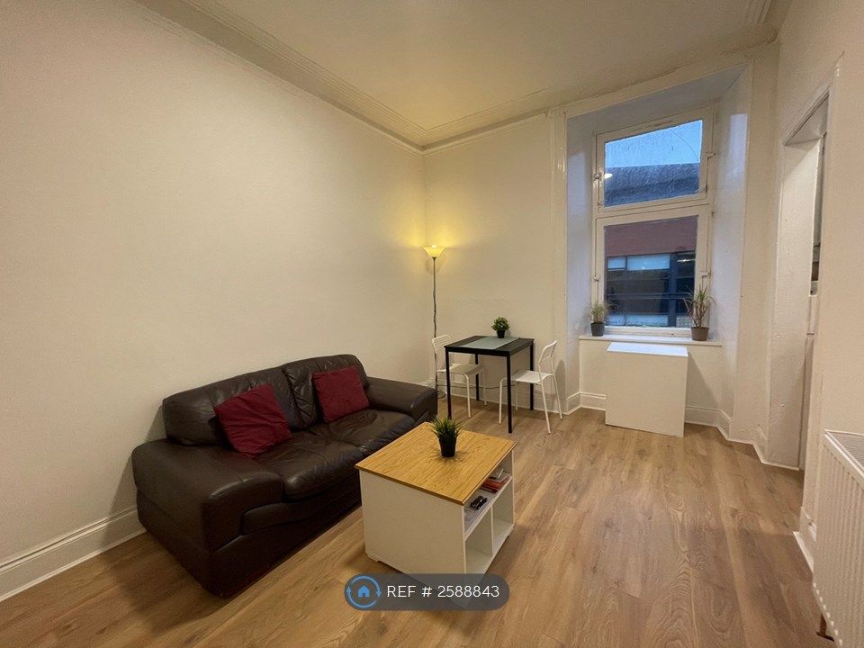 Property photo 1 of 7 Living