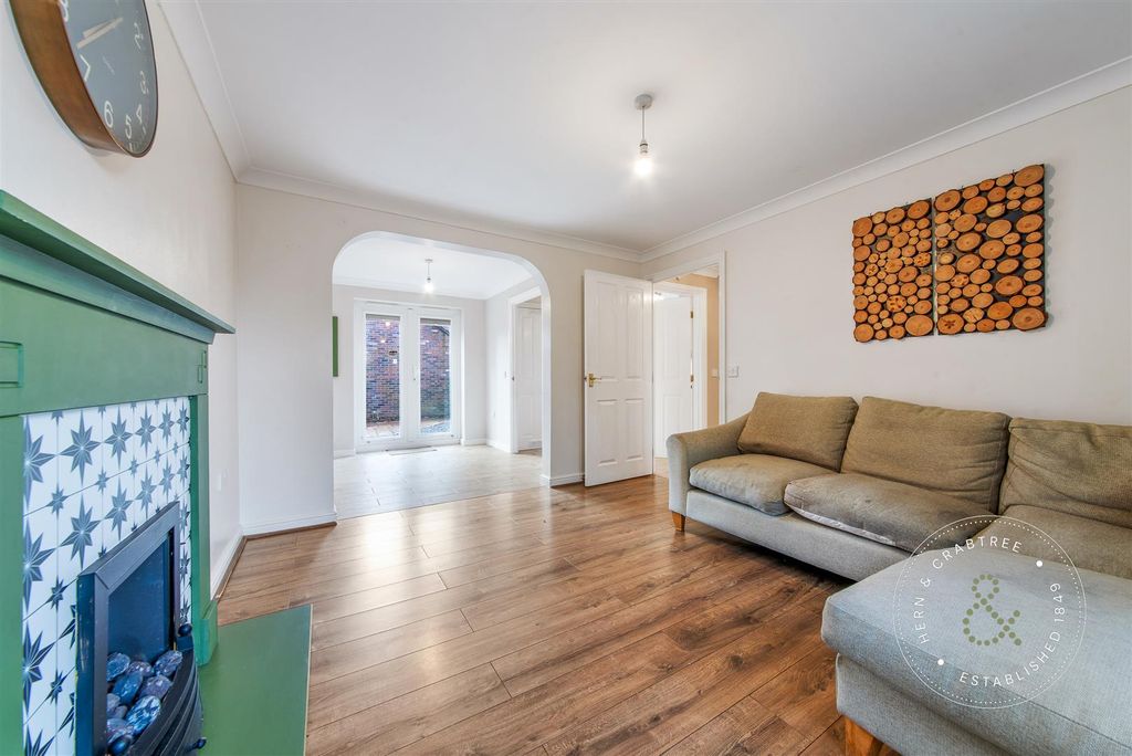 Property photo 2 of 32 Wicken-Close-16.Jpg