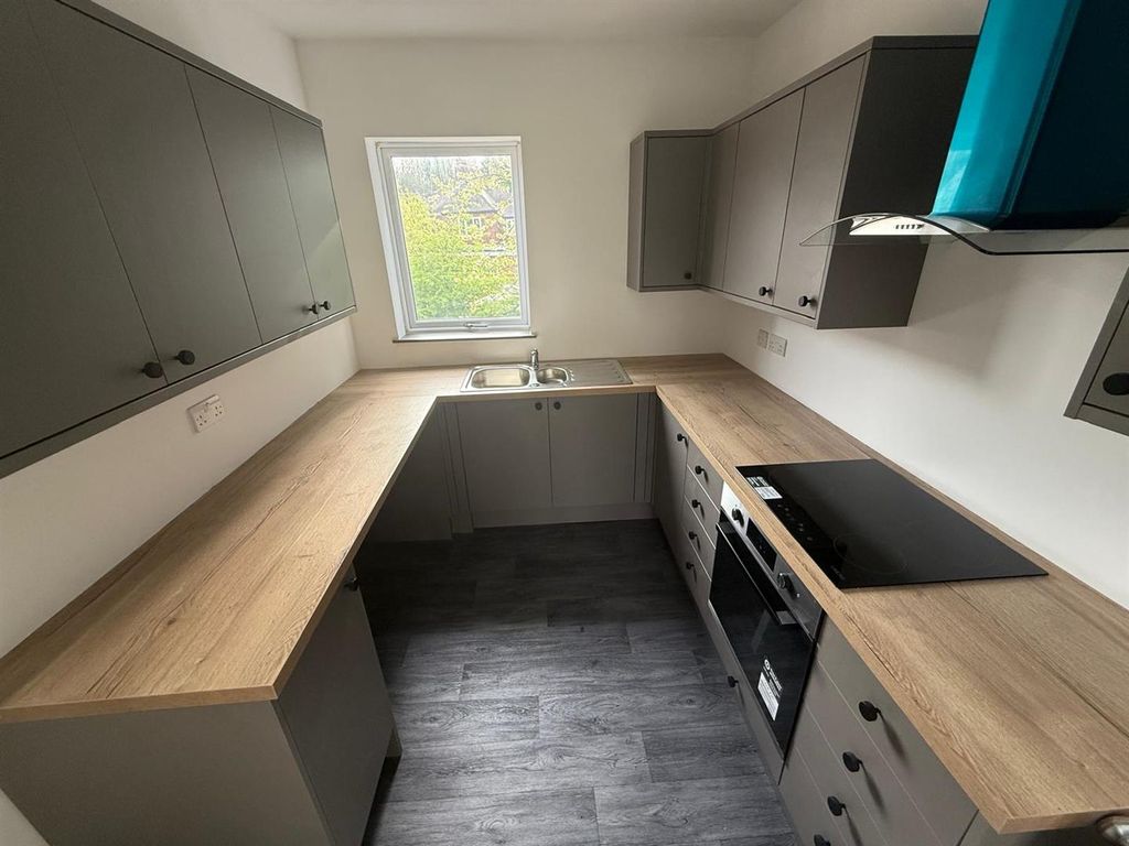 Property photo 3 of 10 Kitchen 34.Jpeg