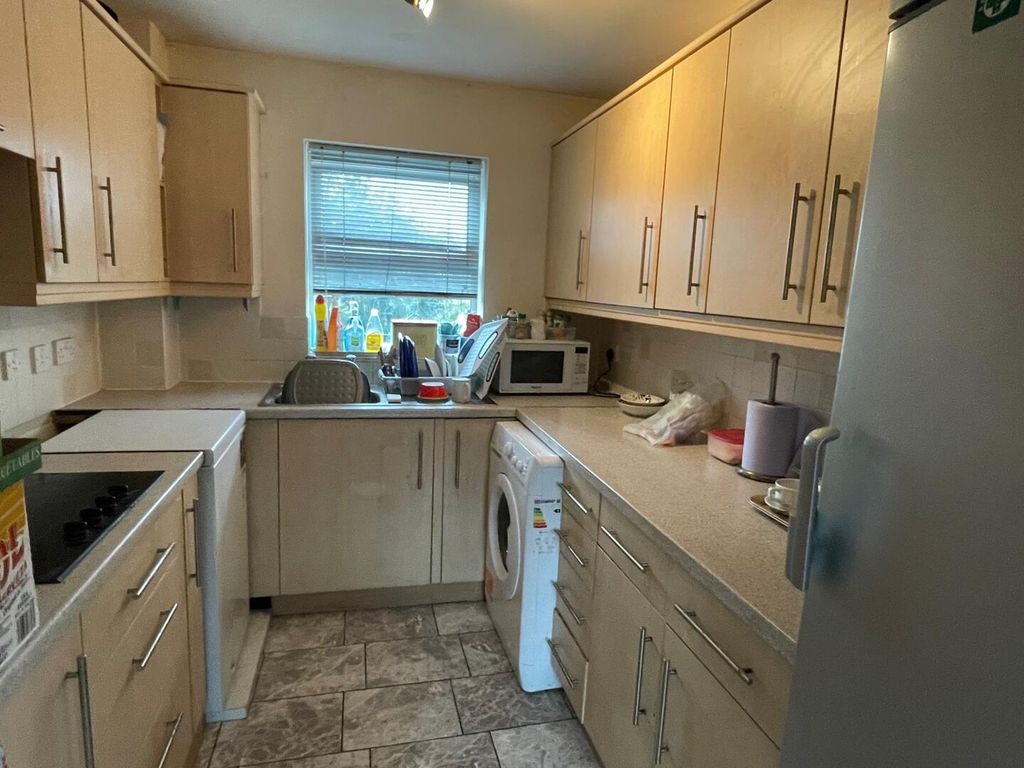 Property photo 2 of 9 Kitchen