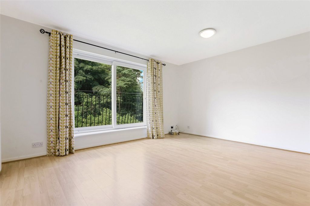 Property photo 2 of 19 Picture No. 14