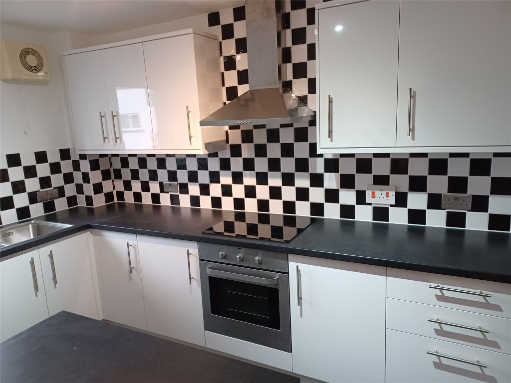 Property photo 3 of 13 Kitchen