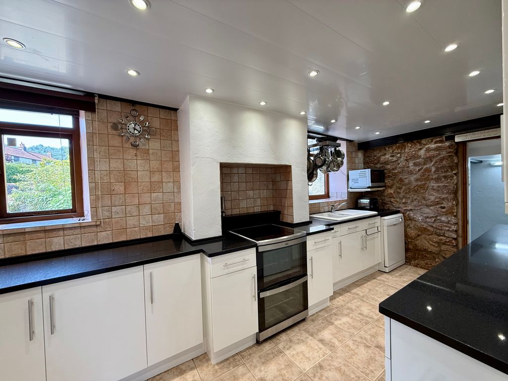 Property photo 2 of 18 Kitchen