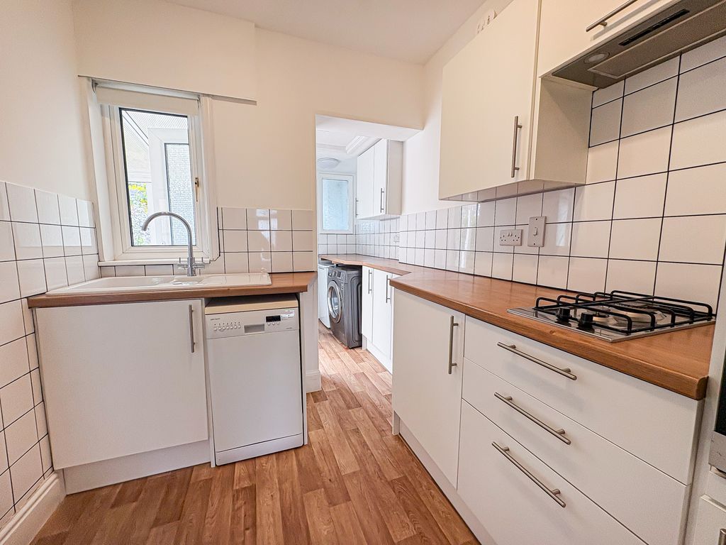 Property photo 3 of 14 Kitchen