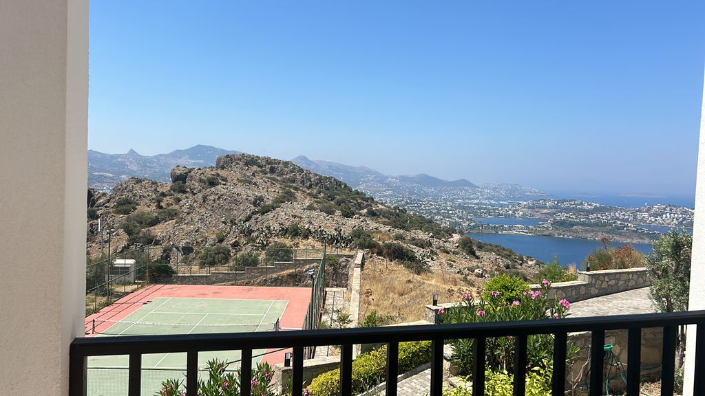 Property photo 2 of 20 An Elegant Sea View Apartment For Sale In Bodrum - Stunning Sea Views