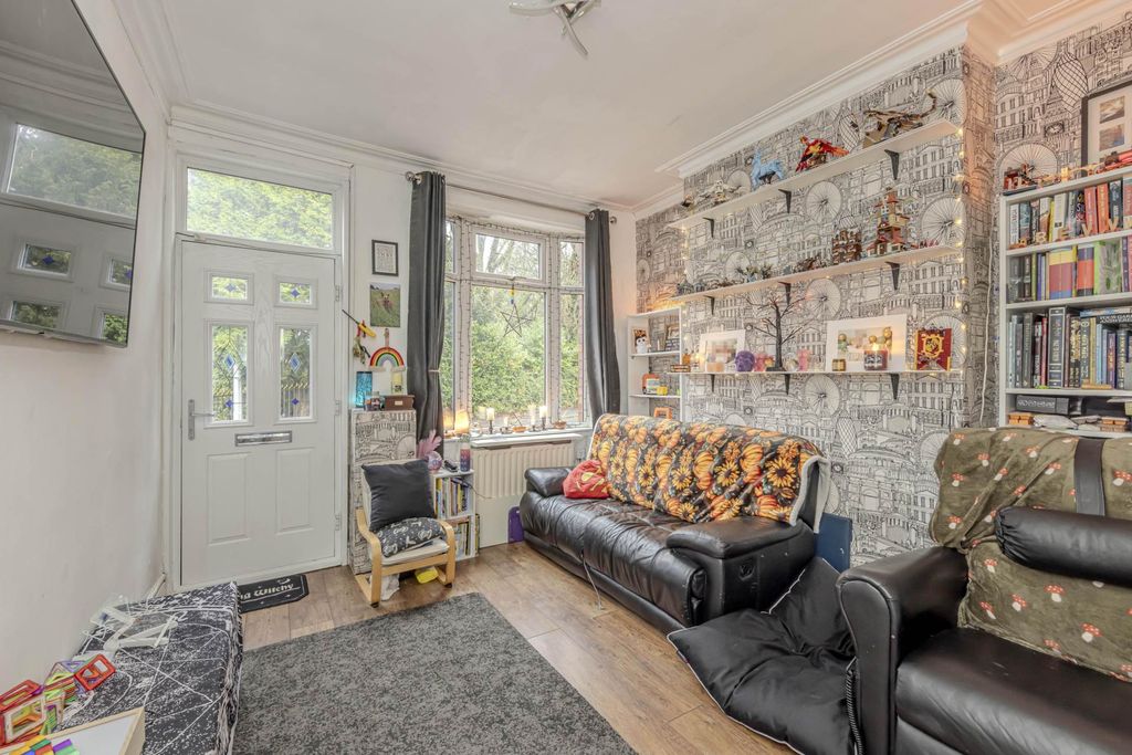 Property photo 3 of 18