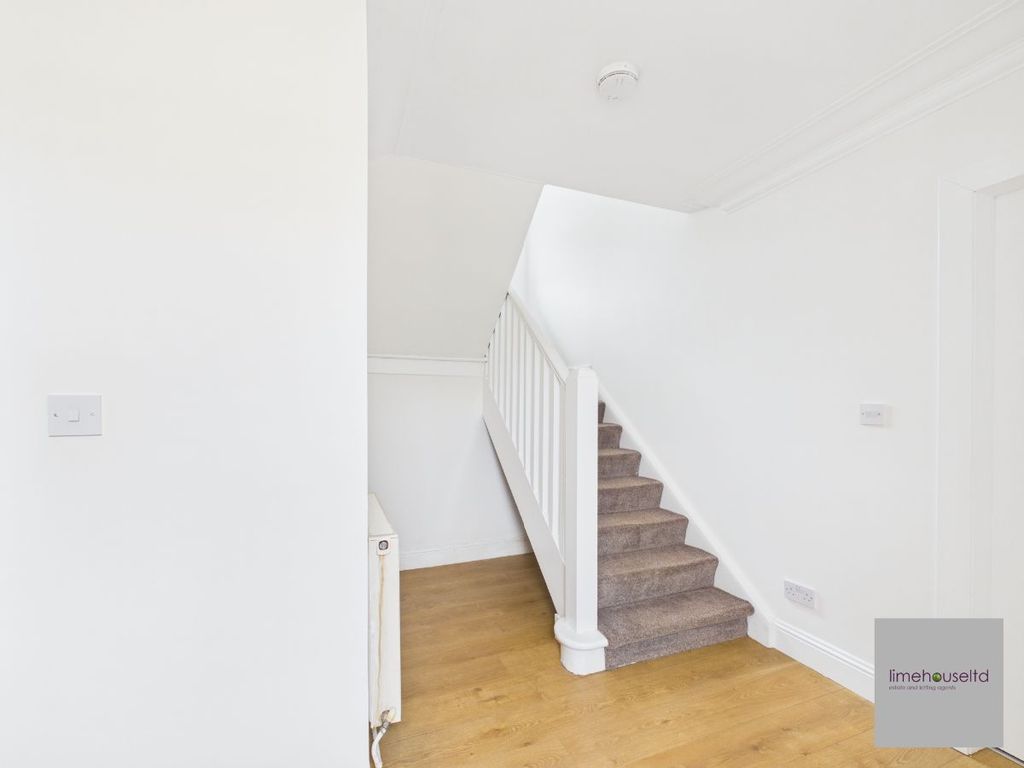 Property photo 2 of 25