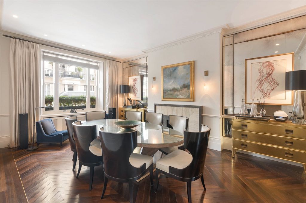 Property photo 2 of 17 Dining Room