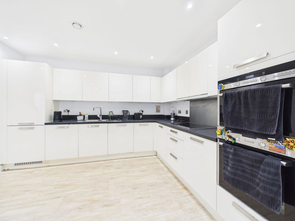 Property photo 3 of 24