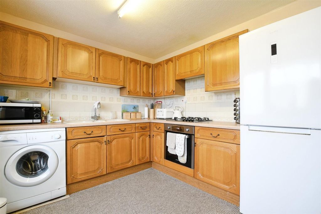 Property photo 3 of 17 Fitted Dining Kitchen