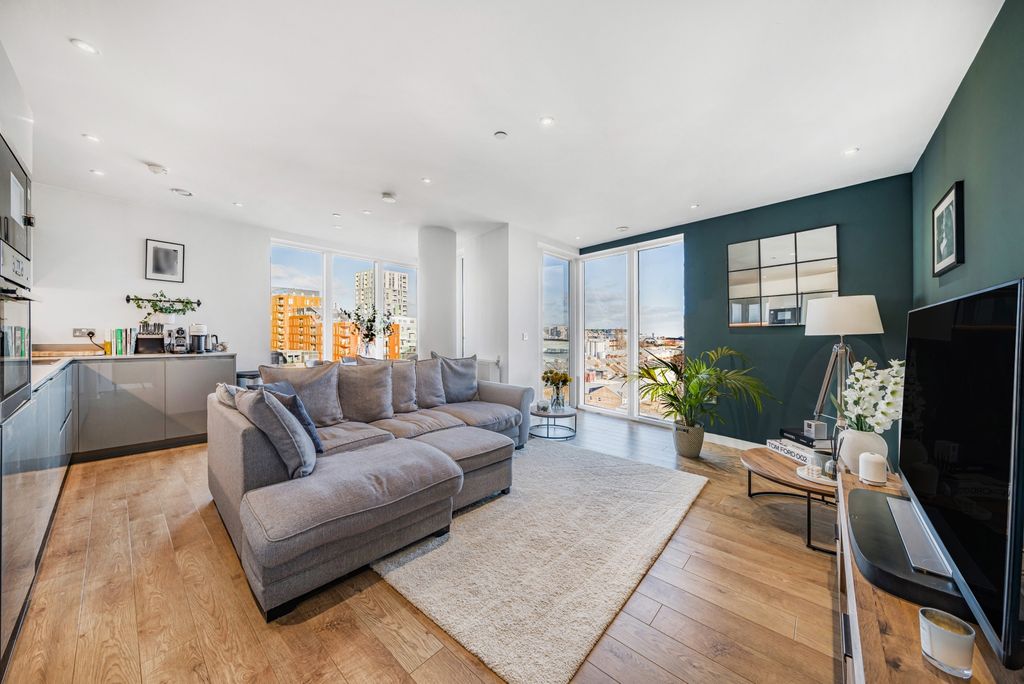 Property photo 1 of 20 Reception