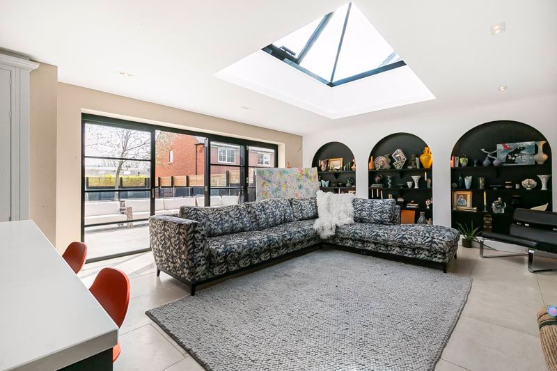 Property photo 3 of 42 Photo 6