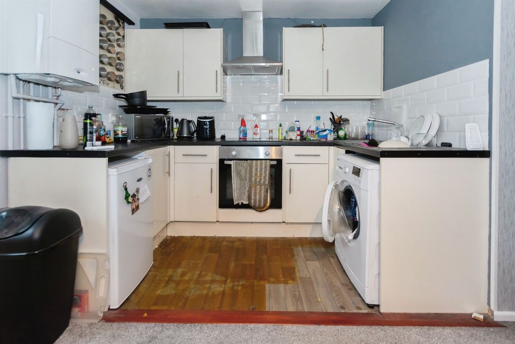 Property photo 2 of 17