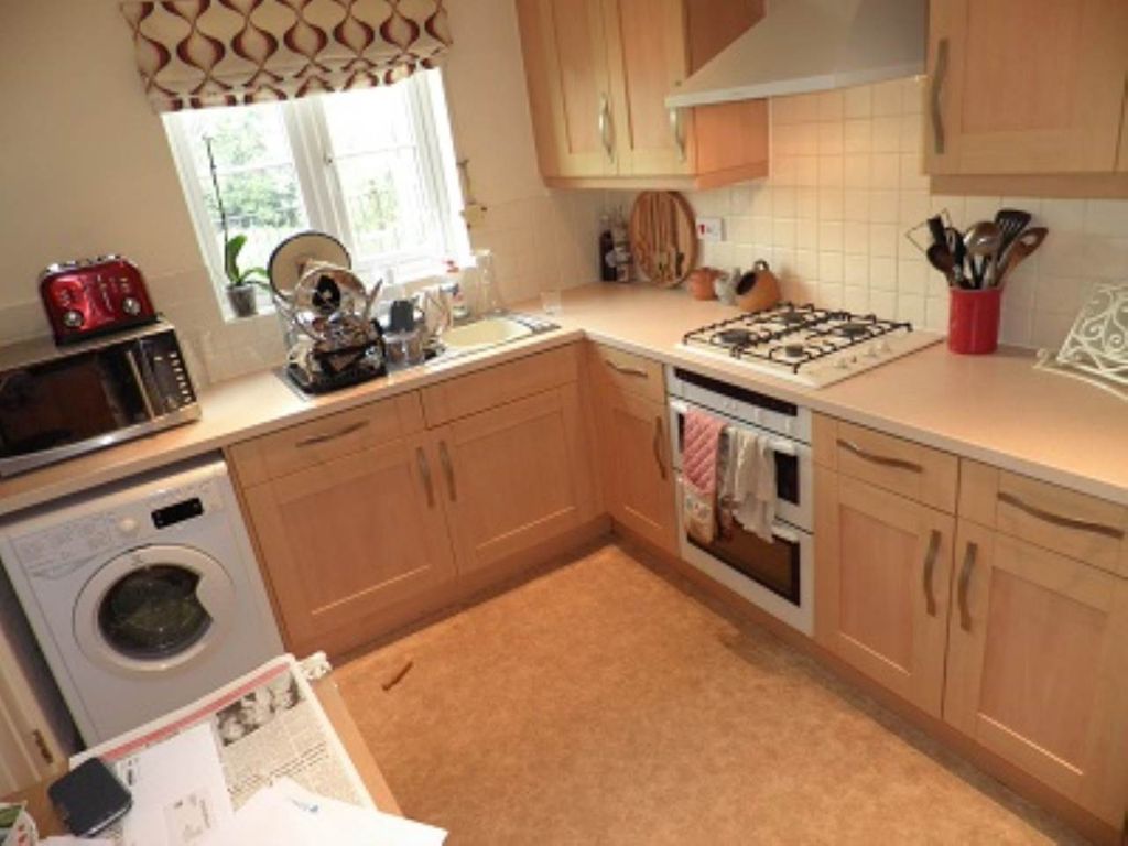 Property photo 2 of 11 Kitchen