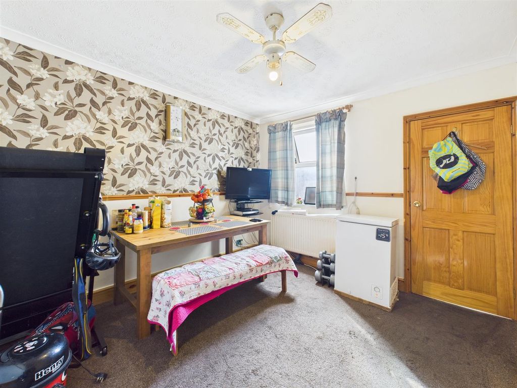 Property photo 2 of 12 Cam04907G0-Pr0226-Still003.Jpg